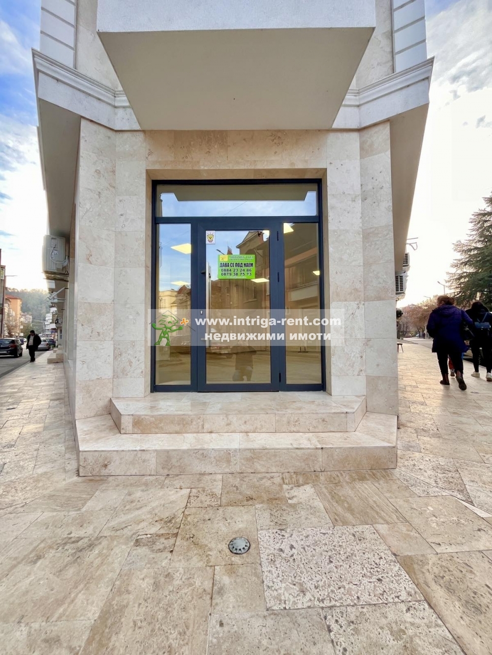 Rent and prosper! Prestigious, luxurious commercial space for rent - new construction, located in the Uchilishni neighborhood of the city of Haskovo.