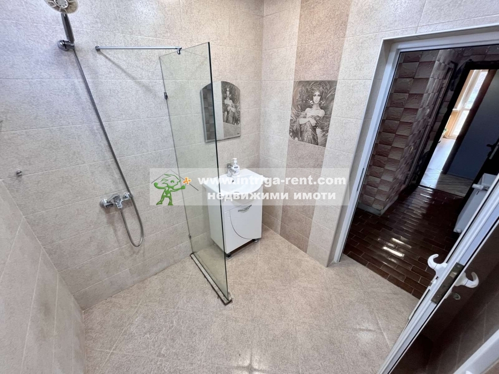 Family comfort and warmth! Large, furnished three-room monolithic apartment for rent, located in the Ovcharski neighborhood of Haskovo.