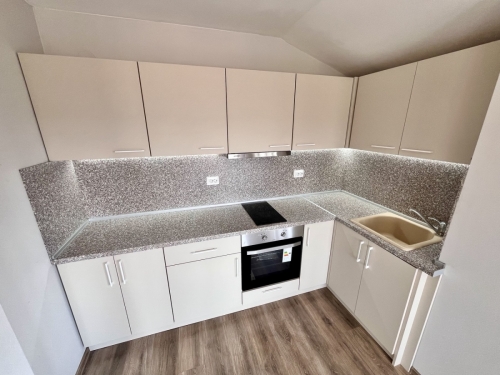 Sun, space and style near Kenana Park - an apartment you'll fall in love with!