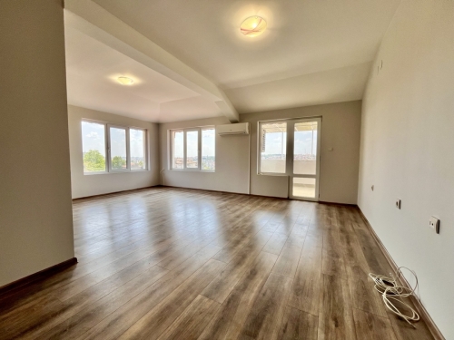 Sun, space and style near Kenana Park - an apartment you'll fall in love with!