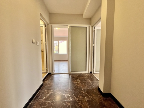 Sun, space and style near Kenana Park - an apartment you'll fall in love with!