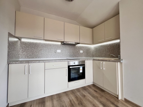 Sun, space and style near Kenana Park - an apartment you'll fall in love with!