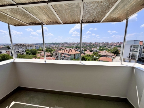 Sun, space and style near Kenana Park - an apartment you'll fall in love with!