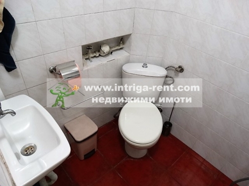 Four-room monolithic apartment for rent, located in the very center of the city of Haskovo.