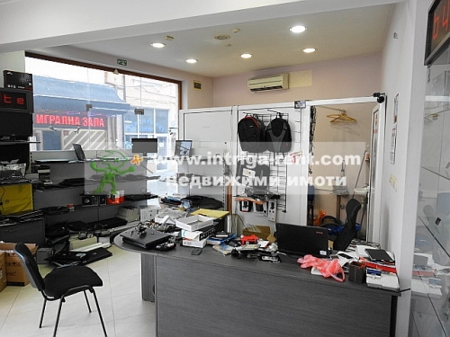 Attractive shop in a prime city center!!! Commercial premises for rent, comprising a shop for industrial goods, located in the very center of Haskovo.