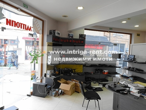 Attractive shop in a prime city center!!! Commercial premises for rent, comprising a shop for industrial goods, located in the very center of Haskovo.
