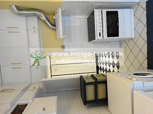 Four-room monolithic apartment for rent with the option to use a private garage, located in the elite Uchilishni neighborhood of Haskovo.