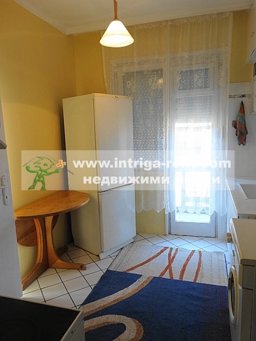 Four-room monolithic apartment for rent with the option to use a private garage, located in the elite Uchilishni neighborhood of Haskovo.