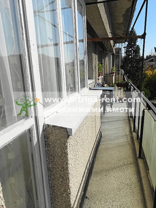 Four-room monolithic apartment for rent with the option to use a private garage, located in the elite Uchilishni neighborhood of Haskovo.