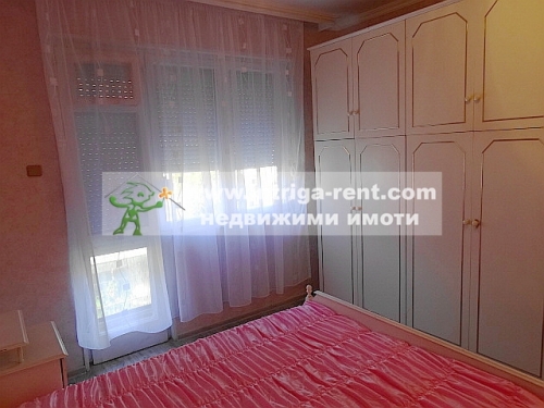 Four-room monolithic apartment for rent with the option to use a private garage, located in the elite Uchilishni neighborhood of Haskovo.