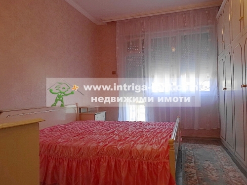 Four-room monolithic apartment for rent with the option to use a private garage, located in the elite Uchilishni neighborhood of Haskovo.