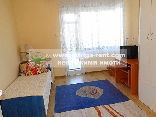 Four-room monolithic apartment for rent with the option to use a private garage, located in the elite Uchilishni neighborhood of Haskovo.