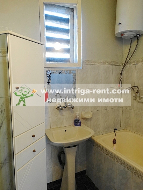 Four-room monolithic apartment for rent with the option to use a private garage, located in the elite Uchilishni neighborhood of Haskovo.