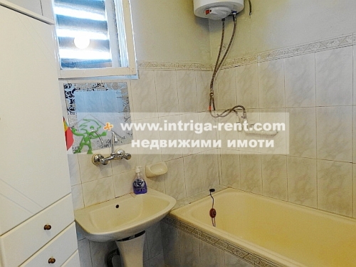 Four-room monolithic apartment for rent with the option to use a private garage, located in the elite Uchilishni neighborhood of Haskovo.