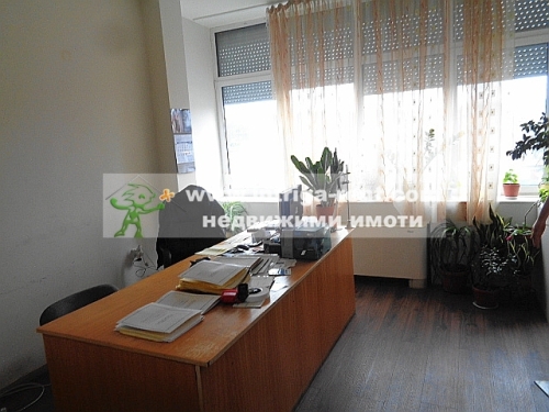 ЭКСКЛЮЗИВНОЕ ПРЕДЛОЖЕНИЕ НА ПРОДАЖУ!!! Действующая полностью оборудованная швейная фабрика с прилегающей жилой частью, расположенная в г. Димитровград, обл. Хасково.