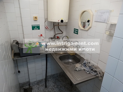 Commercial premises for rent, consisting of a fully equipped FOOD STORE, located in the Kameni district of the city of Haskovo.