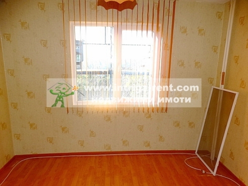Three-room apartment for rent, located in a newly renovated residential building in the elite Lyuben Karavelov neighborhood, Haskovo.