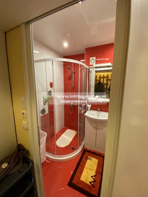 Three-room apartment for rent, located in a new, fully renovated residential building in the elite Lyuben Karavelov neighborhood, Haskovo.