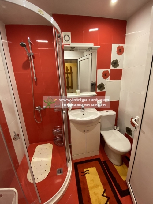 Three-room apartment for rent, located in a new, fully renovated residential building in the elite Lyuben Karavelov neighborhood, Haskovo.