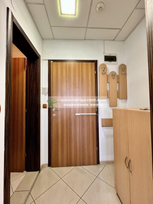 Напълно обзаведен офис под наем - ново строителство, разположен в идеален център на гр.Хасково.