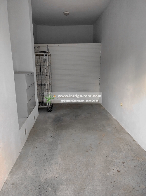 Commercial property for rent, comprising a retail store for industrial goods, located in a prime location in the Uchilishni district, city of Haskovo.