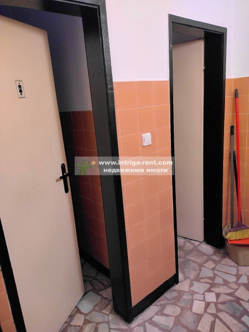 Commercial property for rent, comprising a retail store for industrial goods, located in a prime location in the Uchilishni district, city of Haskovo.