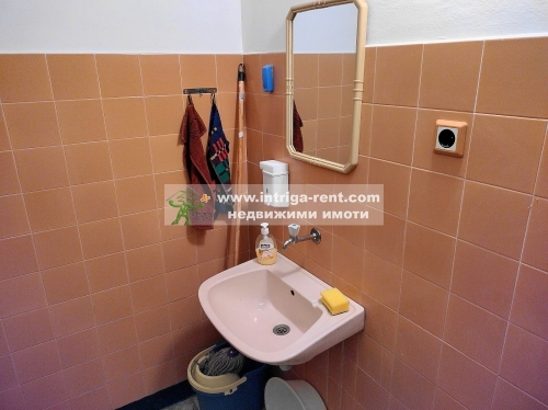 Commercial property for rent, comprising a retail store for industrial goods, located in a prime location in the Uchilishni district, city of Haskovo.