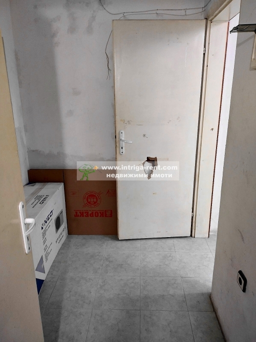 Торговое помещение в аренду, представляющее собой магазин промышленных товаров/услуг, расположенное в квартале Любен Каравелов города Хасково.