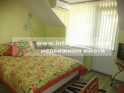 Fully furnished three-room monolithic apartment for rent, located in the Ovcharski neighborhood of Haskovo.