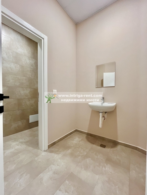 Rent and prosper! Prestigious, luxurious commercial space for rent - new construction, located in the Uchilishni neighborhood of the city of Haskovo.