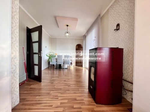 Family comfort and warmth! Large, furnished three-room monolithic apartment for rent, located in the Ovcharski neighborhood of Haskovo.