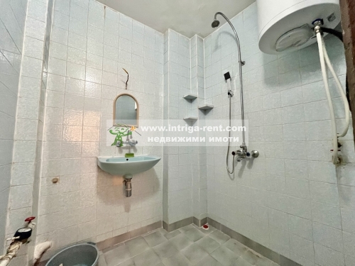Residence with energy efficiency and amenities! Large, monolithic, furnished, two-room apartment for rent, located in the prestigious Lyuben Karavelov neighborhood of the city of Haskovo.