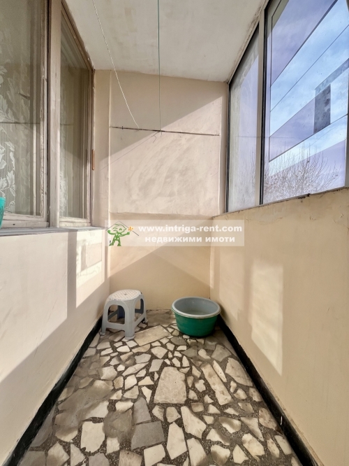 Residence with energy efficiency and amenities! Large, monolithic, furnished, two-room apartment for rent, located in the prestigious Lyuben Karavelov neighborhood of the city of Haskovo.