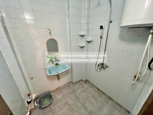 Residence with energy efficiency and amenities! Large, monolithic, furnished, two-room apartment for rent, located in the prestigious Lyuben Karavelov neighborhood of the city of Haskovo.