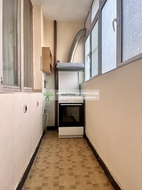 Residence with energy efficiency and amenities! Large, monolithic, furnished, two-room apartment for rent, located in the prestigious Lyuben Karavelov neighborhood of the city of Haskovo.