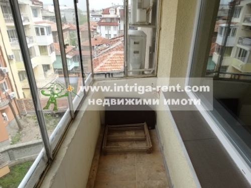 Three-room monolithic apartment for rent, located in the Uchilishni neighborhood of the city of Haskovo.